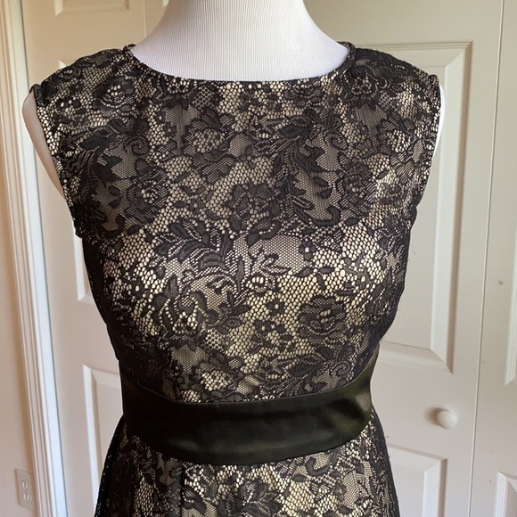 Adrianna Papell Black Lace Overlay Sheath Dress Size 4 - Picture 2 of 11